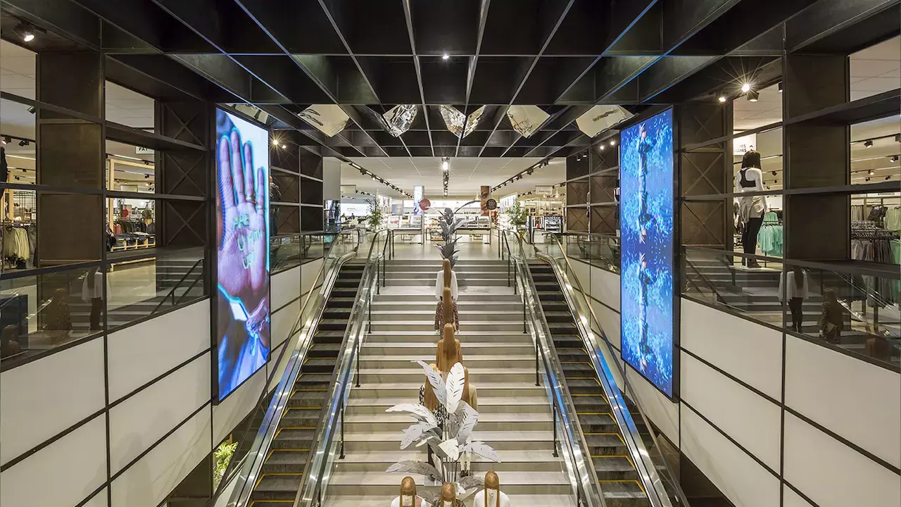 mall digital signage