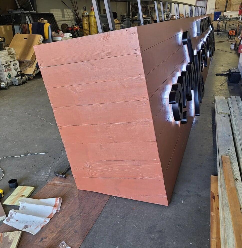 Raceway mount