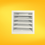 Una rejilla o persiana de ventilación que permite la circulación del aire sin permitir la entrada de agua o elementos indeseados, utilizado en edificios y sistemas HVAC.