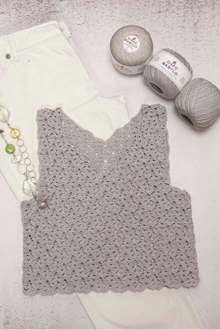 Top fatto ad uncinetto con babylo titolo 5 col. 415