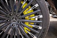 Mercedes-Benz G-Class Carbon-Ceramic Brake System Upgrade –