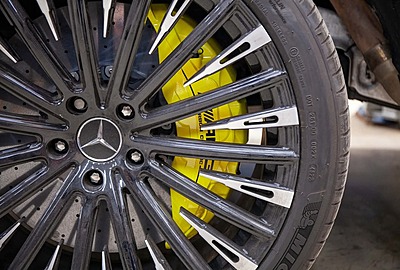 Mercedes-Benz G-Class Carbon-Ceramic Brake System Upgrade –