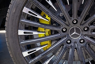 Mercedes-Benz G-Class Carbon-Ceramic Brake System Upgrade –