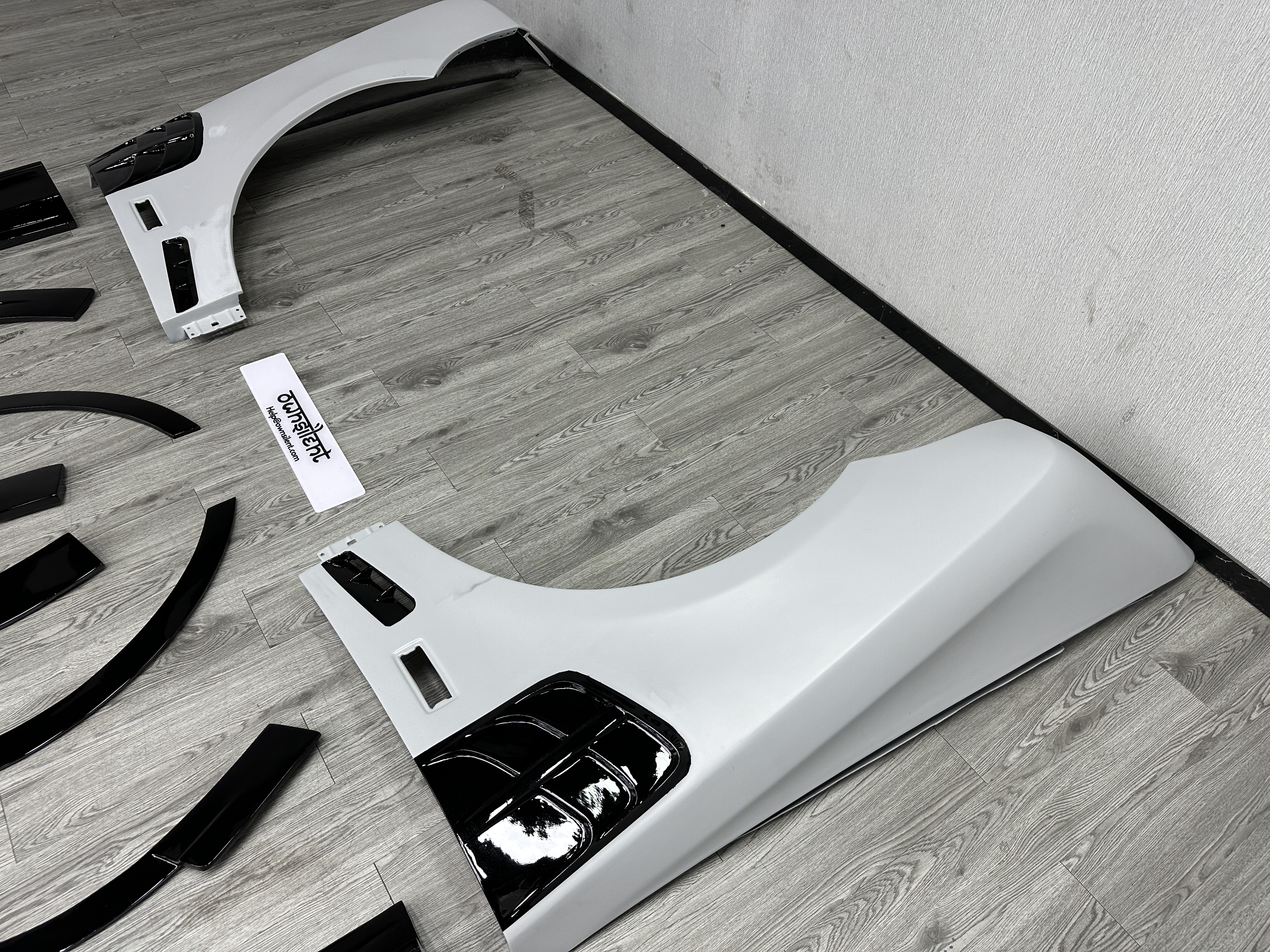 Rolls-Royce Cullinan Series II Mansory Design Exterior Carbon Fiber Body Kit Rolls-Royce Cullinan Series II Mansory Design Exterior Carbon Fiber Body Kit