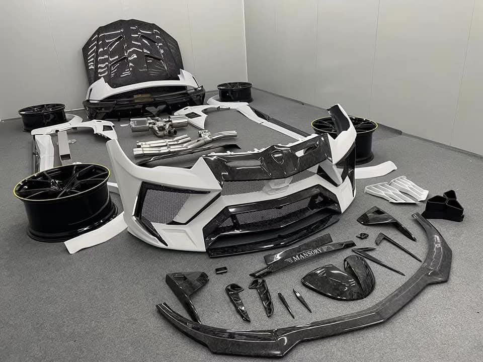Wet Carbon Fiber Body Kit For Lamborghini Urus Mansory Design Wet Carbon Fiber Body Kit For Lamborghini Urus Mansory Design