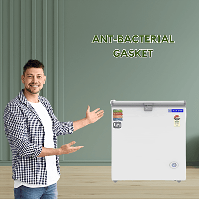 Efficient freezing with the 180-liter Blue Star hard top freezer.