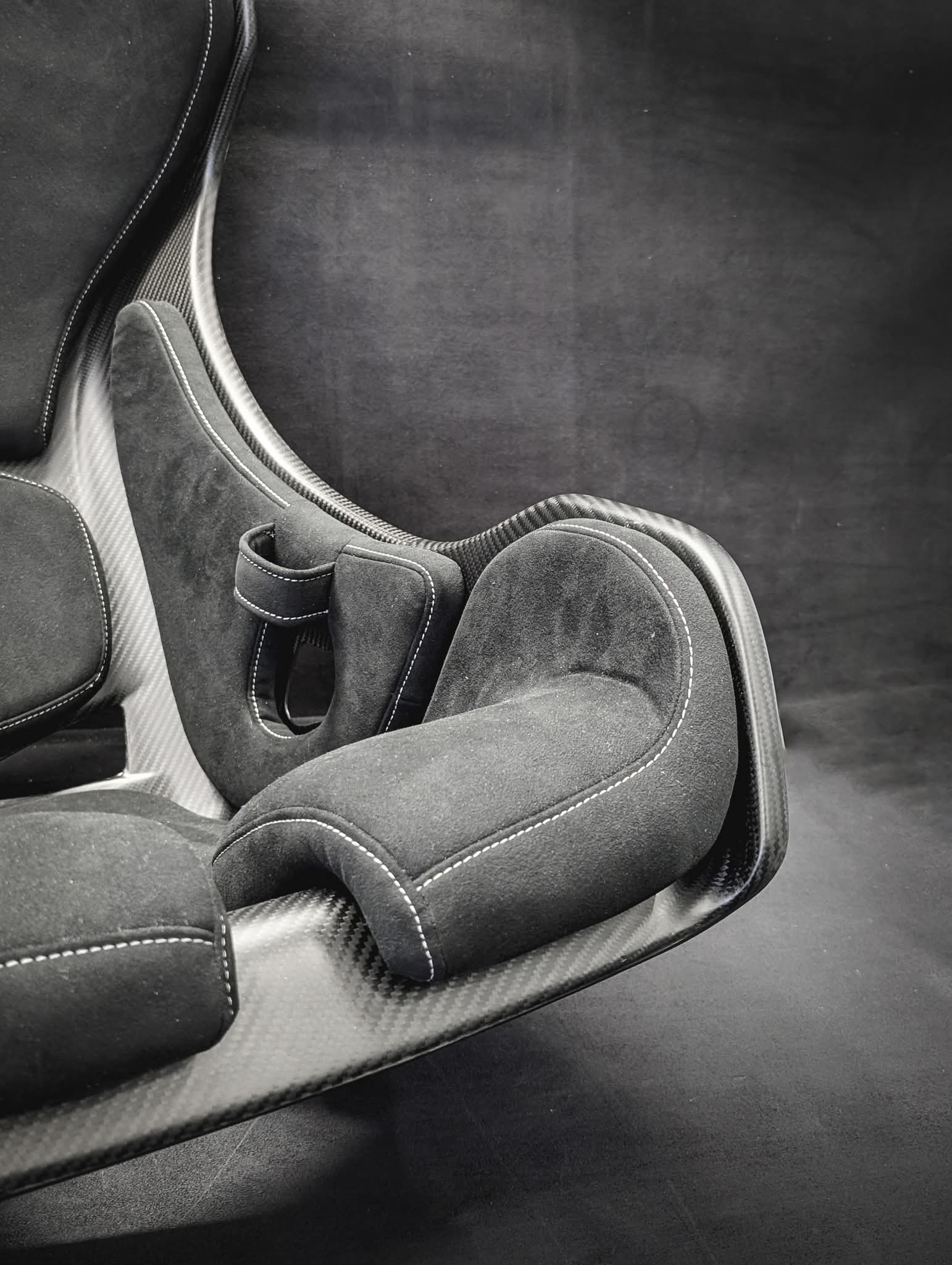 Original Carbon Fiber Bucket Seats for McLaren Senna