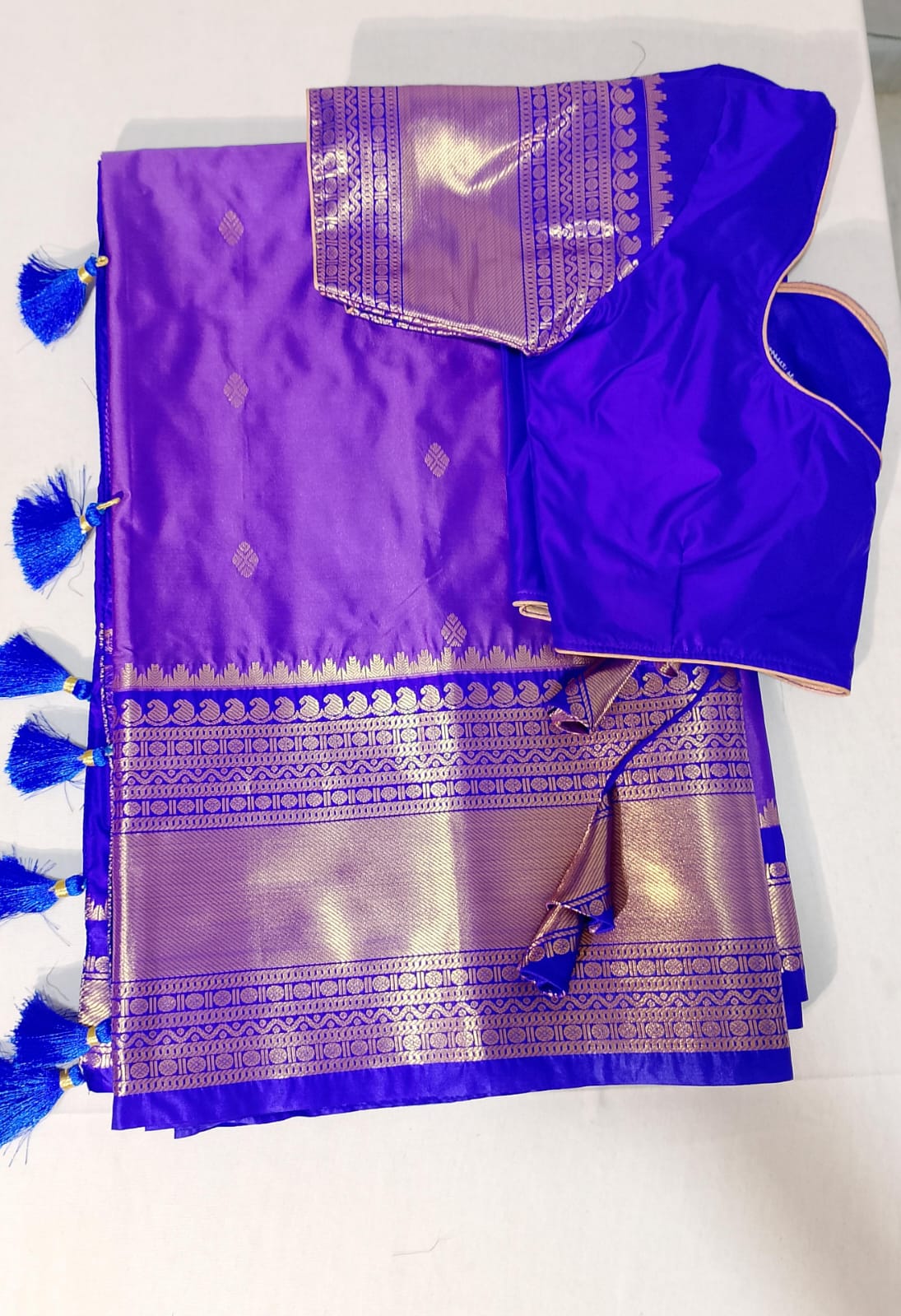 K205: Beautiful Semi Gadwal Silk Saree With Stitched Blouse