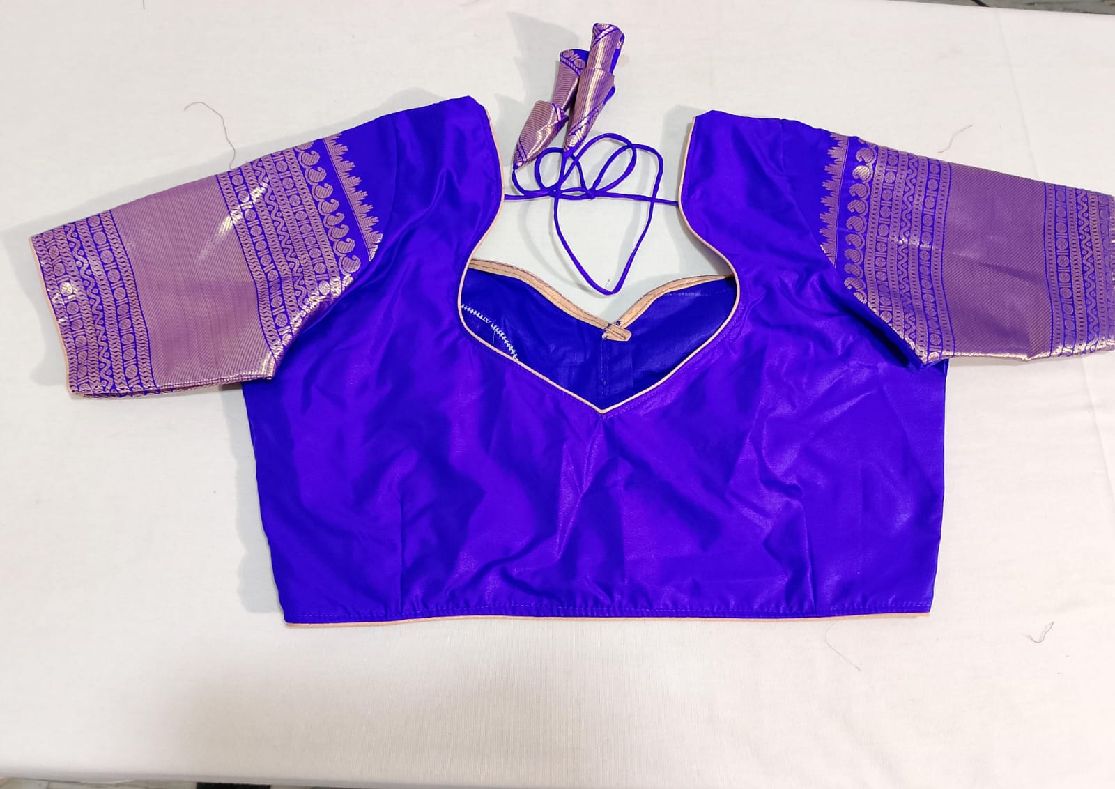 K205: Beautiful Semi Gadwal Silk Saree With Stitched Blouse K205: Beautiful Semi Gadwal Silk Saree With Stitched Blouse