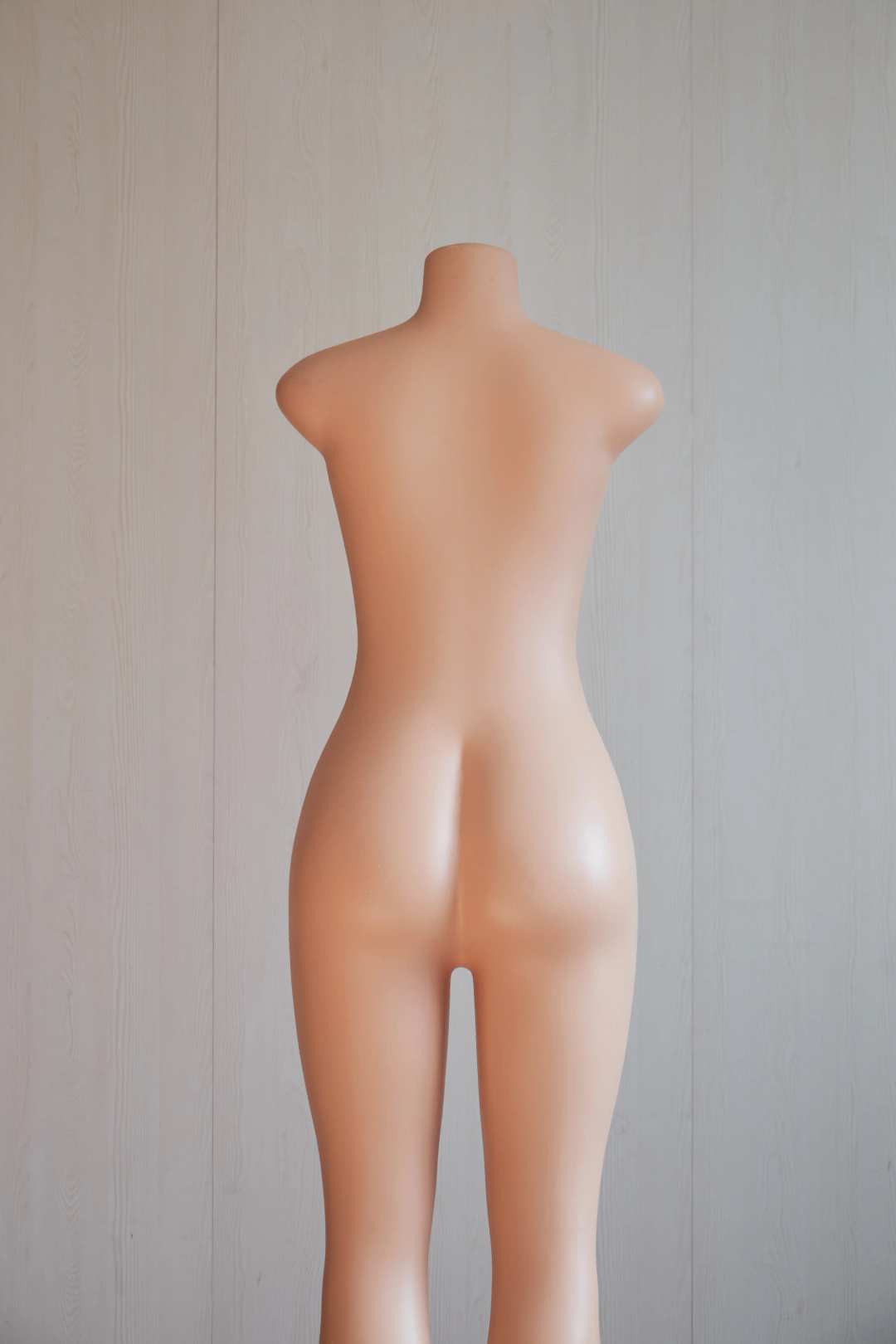 Non detachable Headless and Armless Plastic Female Mannequins Non detachable Headless and Armless Plastic Female Mannequins