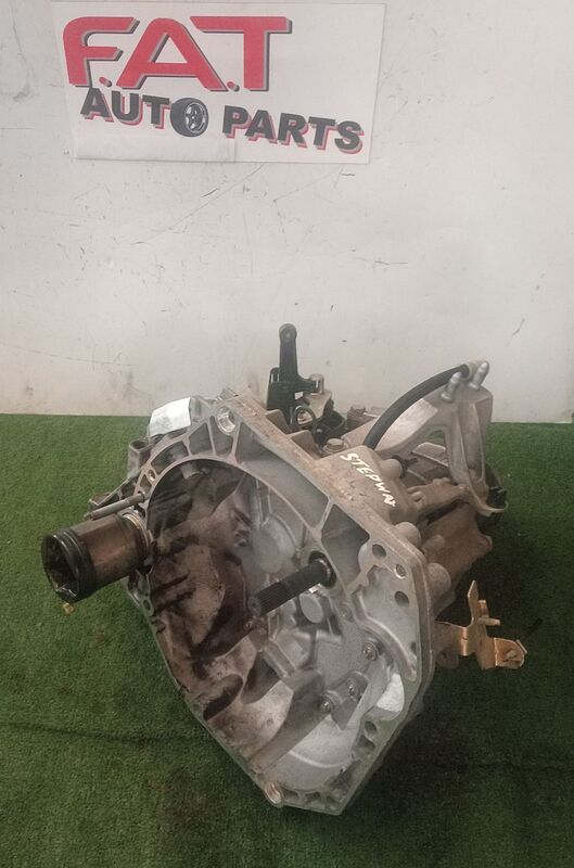 Transmission / Gearbox Renault Stepway 1.6 8 Valve 2007to2013