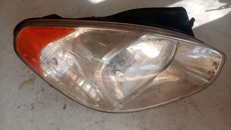 Headlights Hyundai Accent RHS 2004 to 2008