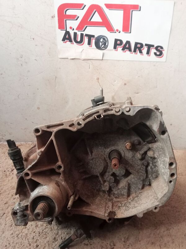 Transmission / Gearbox Renault Clio Clio 2 1.2 16 valve 2002 to 2005