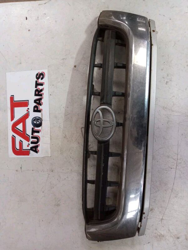 Grille Toyota Hilux KZTE With badge 2001 to 2005