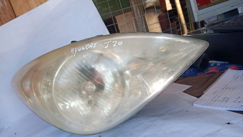 Headlights Hyundai i20 RHS 2009 to 2015
