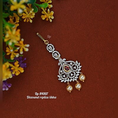 V64: Beautiful Diamond Replica Maang Tikka