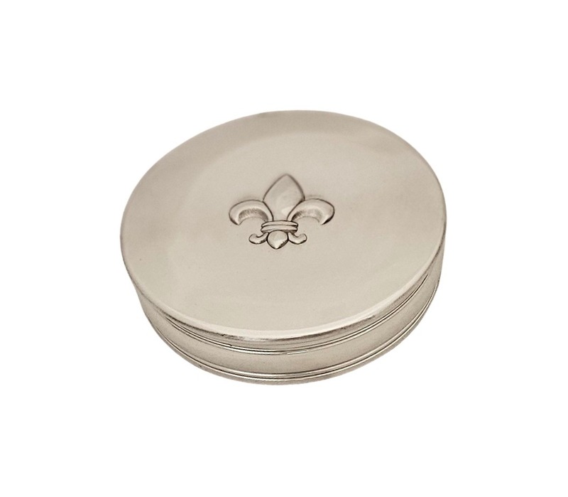 Fleur d' lis 3.5" Pewter Hinged Box. SKU #: EB19711. Fleur d' lis 3.5" Pewter Hinged Box. SKU #: EB19711.