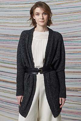 SCHEDA MAGLIA LANA NATURALE INCA – Mantella con maniche Nero D’Avola SCHEDA MAGLIA LANA NATURALE INCA – Mantella con maniche Nero D’Avola