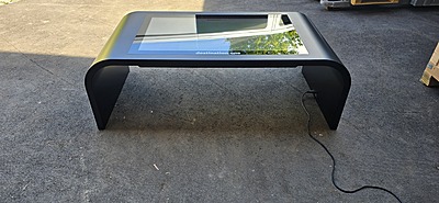 destination.kiosk 43-Zoll INDOOR Touchdesk destination.kiosk 43-Zoll INDOOR Touchdesk
