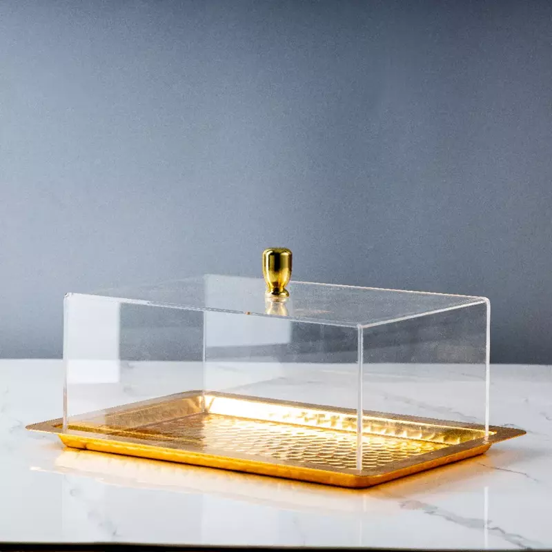 صينية تقديم باللون الذهبي مع غطاء