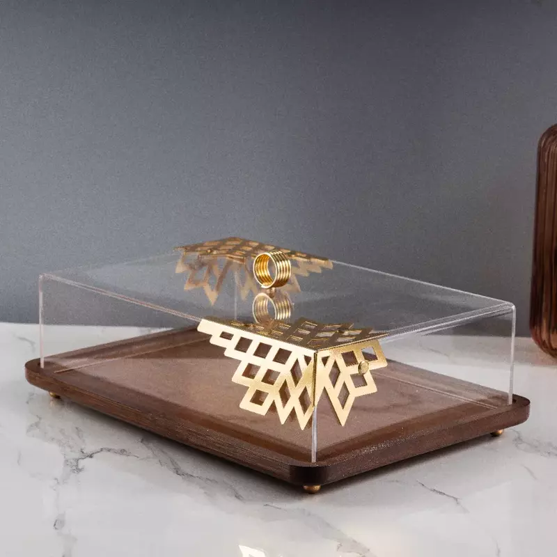 صينية تقديم باللون البني والذهبي مع غطاء