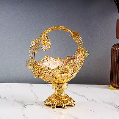 مضيفة لون ذهبي