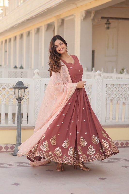 B109: Beautiful Long Frock B109: Beautiful Long Frock