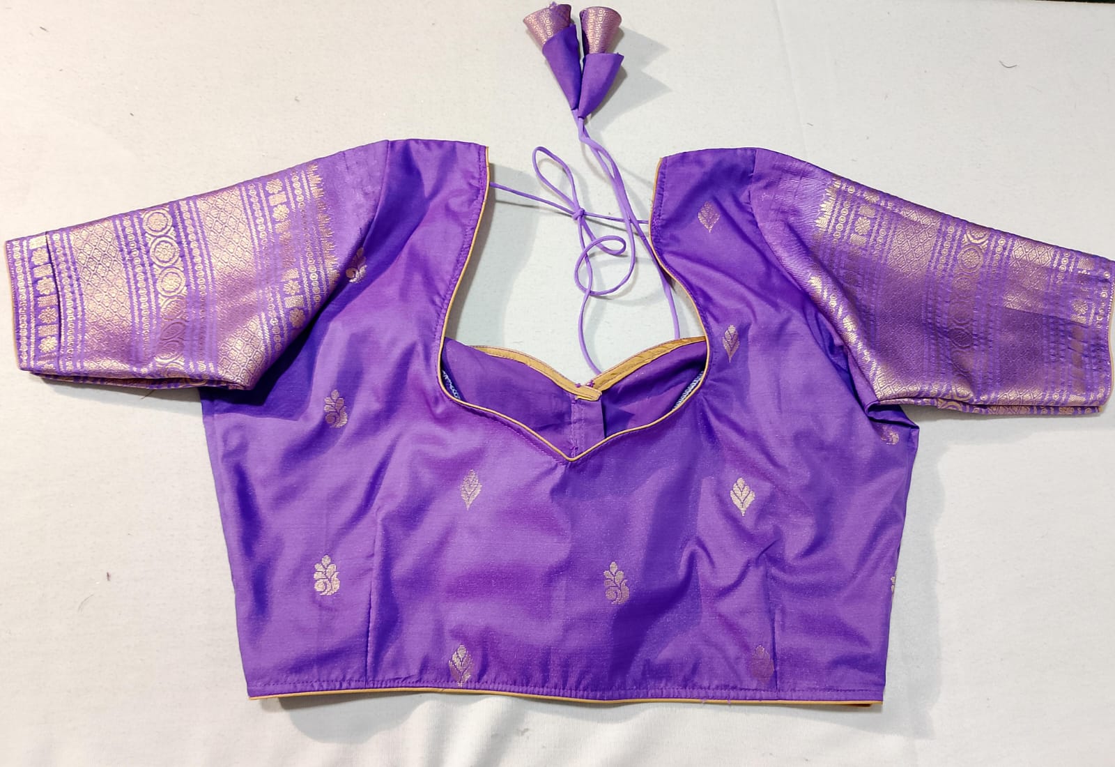 C169: Ready To Ship Beautiful Gadwal Silk Saree With Stitched Blouse C169: Ready To Ship Beautiful Gadwal Silk Saree With Stitched Blouse