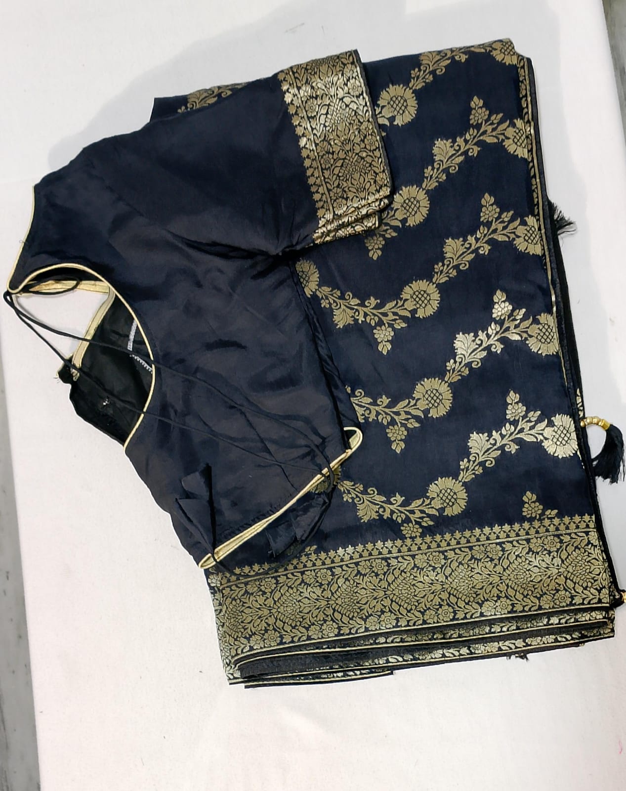 C150: Ready To Ship Beautiful Banarasi Moonga SilkSaree With Stitched Blouse