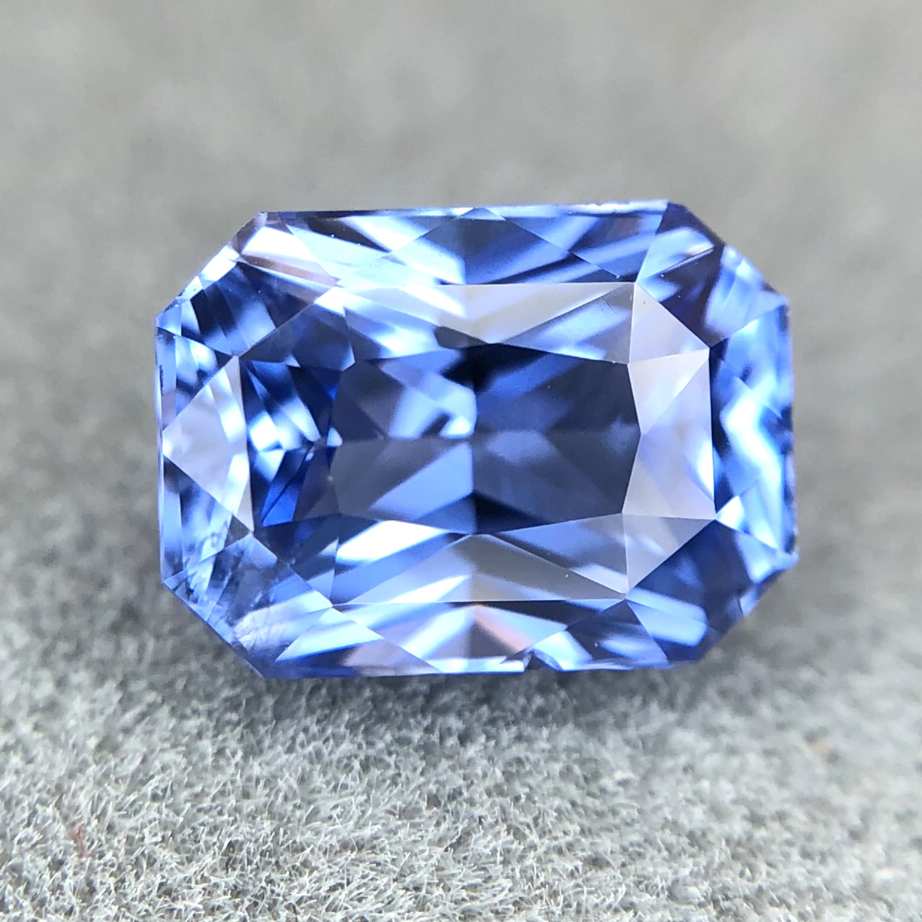 1.75ct Radiant Brilliant Cut Sapphire 1.75ct Radiant Brilliant Cut Sapphire