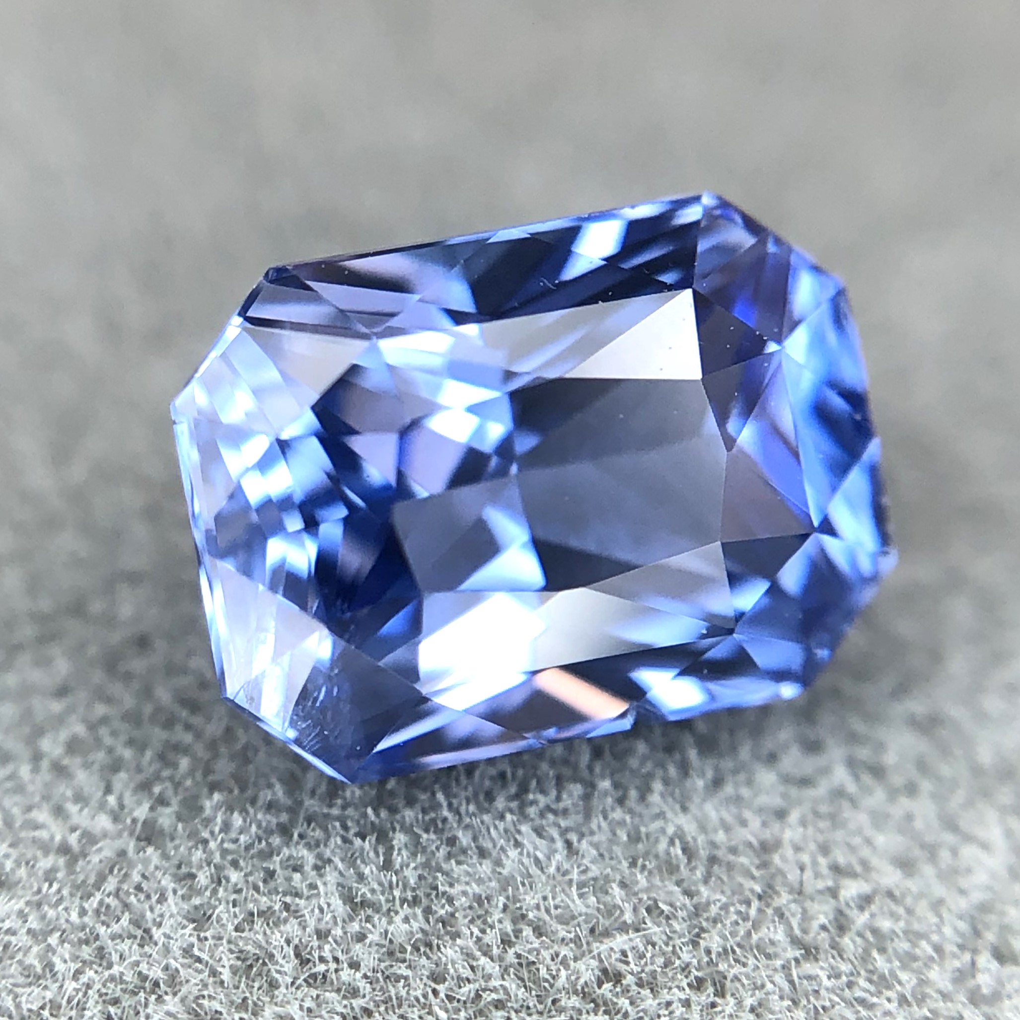 1.75ct Radiant Brilliant Cut Sapphire 1.75ct Radiant Brilliant Cut Sapphire