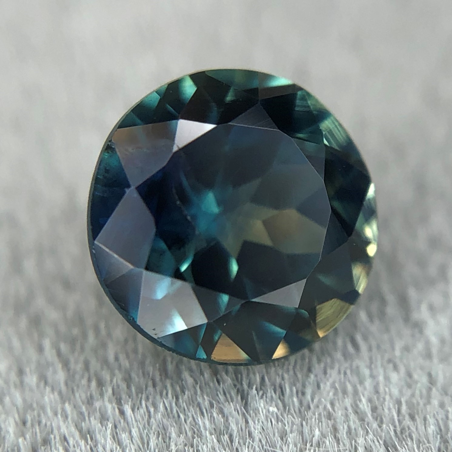 0.90ct Round Brilliant Cut Sapphire