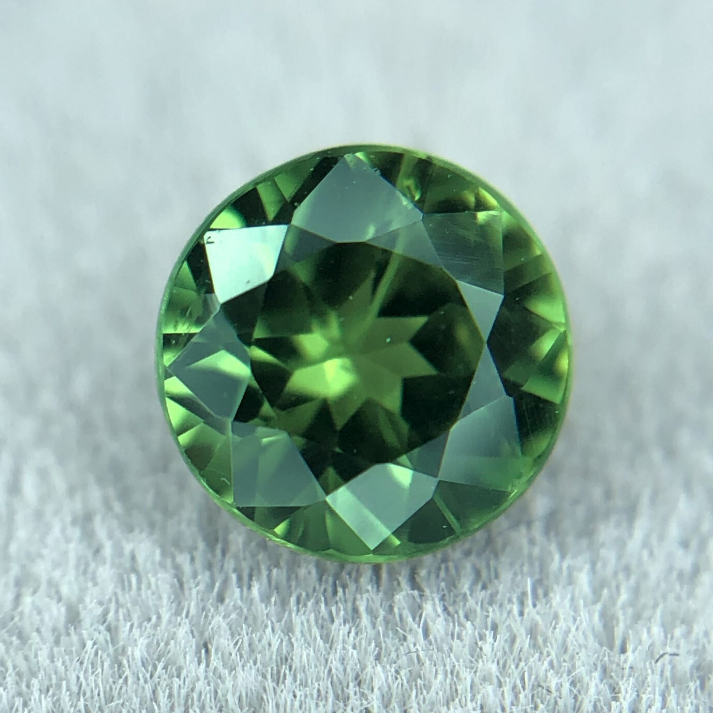 0.58 Round Brilliant Cut Sapphire 0.58 Round Brilliant Cut Sapphire