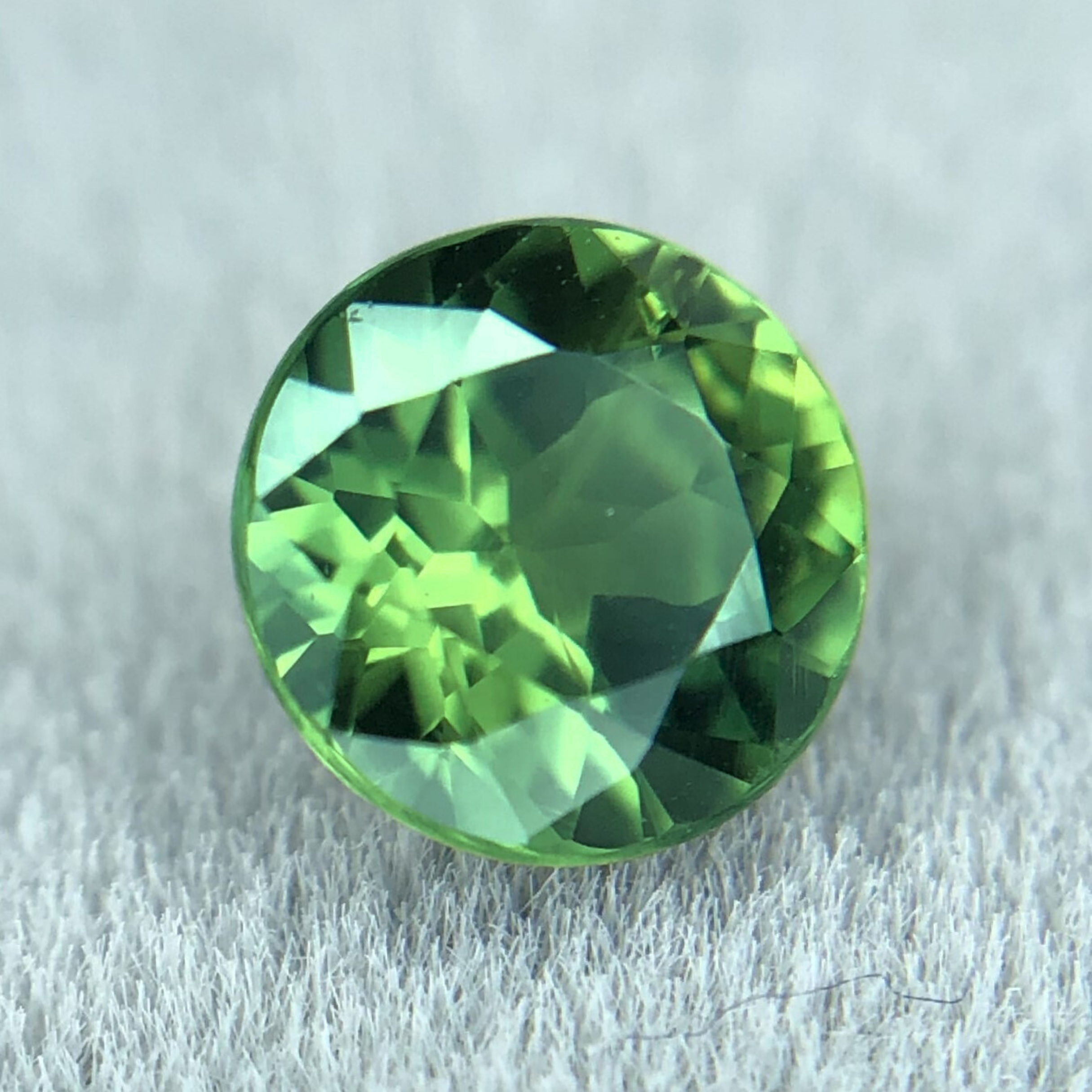 0.58 Round Brilliant Cut Sapphire 0.58 Round Brilliant Cut Sapphire