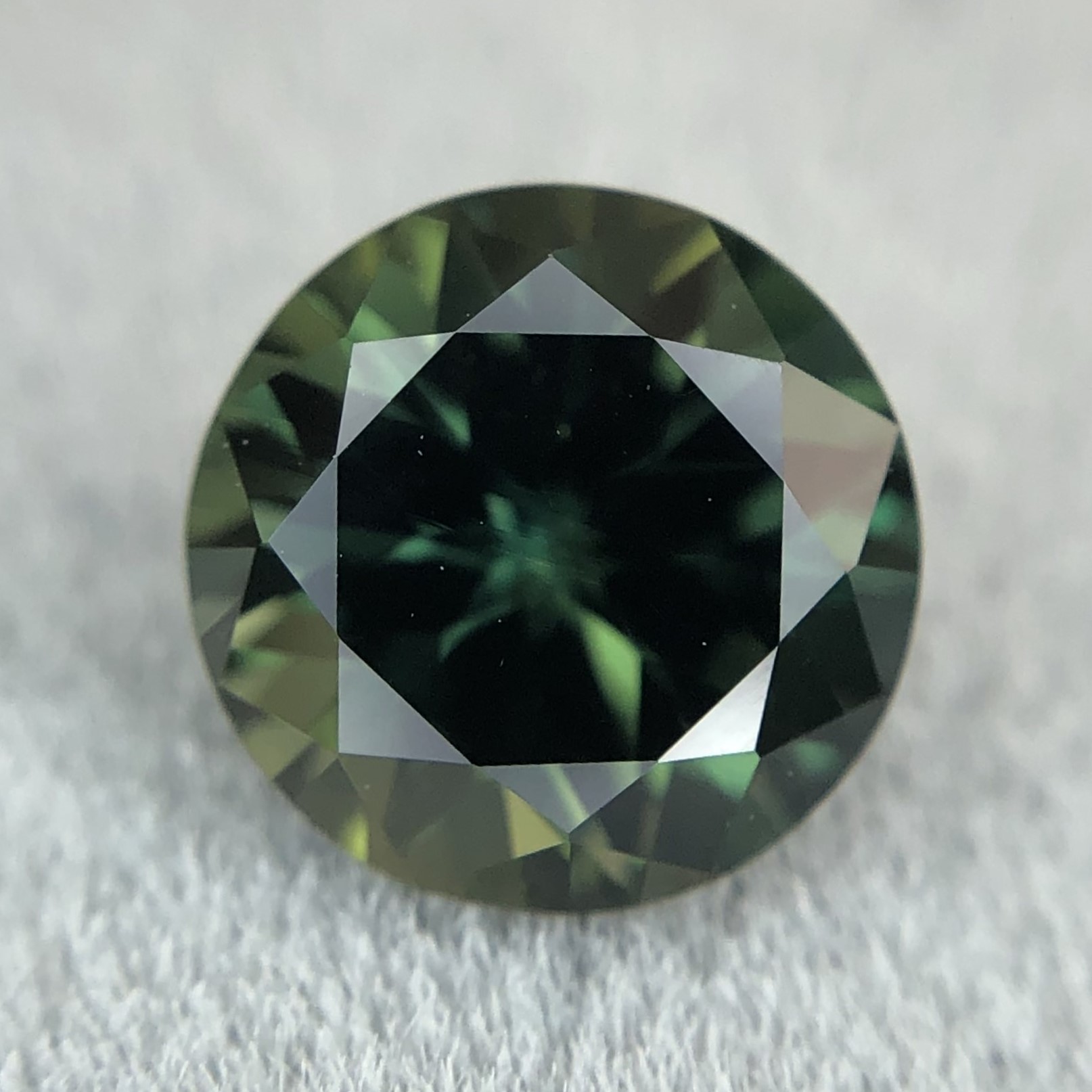 1.54ct Round Brilliant Cut Sapphire 1.54ct Round Brilliant Cut Sapphire