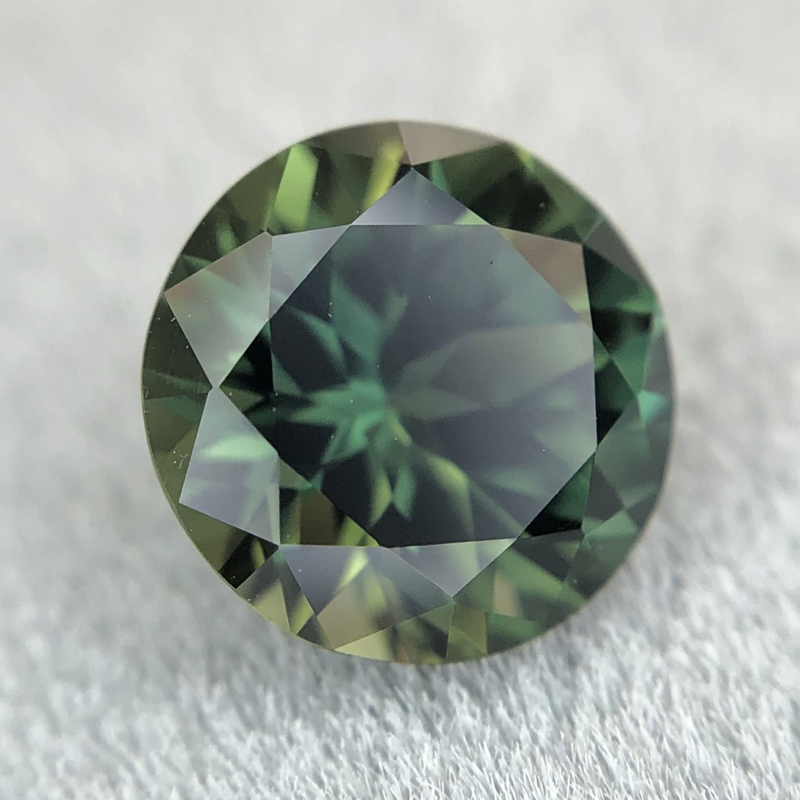 1.54ct Round Brilliant Cut Sapphire 1.54ct Round Brilliant Cut Sapphire