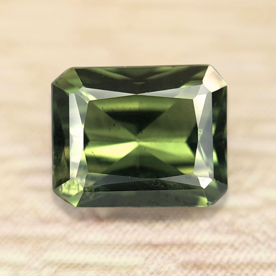 1.04ct Radiant Brilliant Cut Sapphire 1.04ct Radiant Brilliant Cut Sapphire