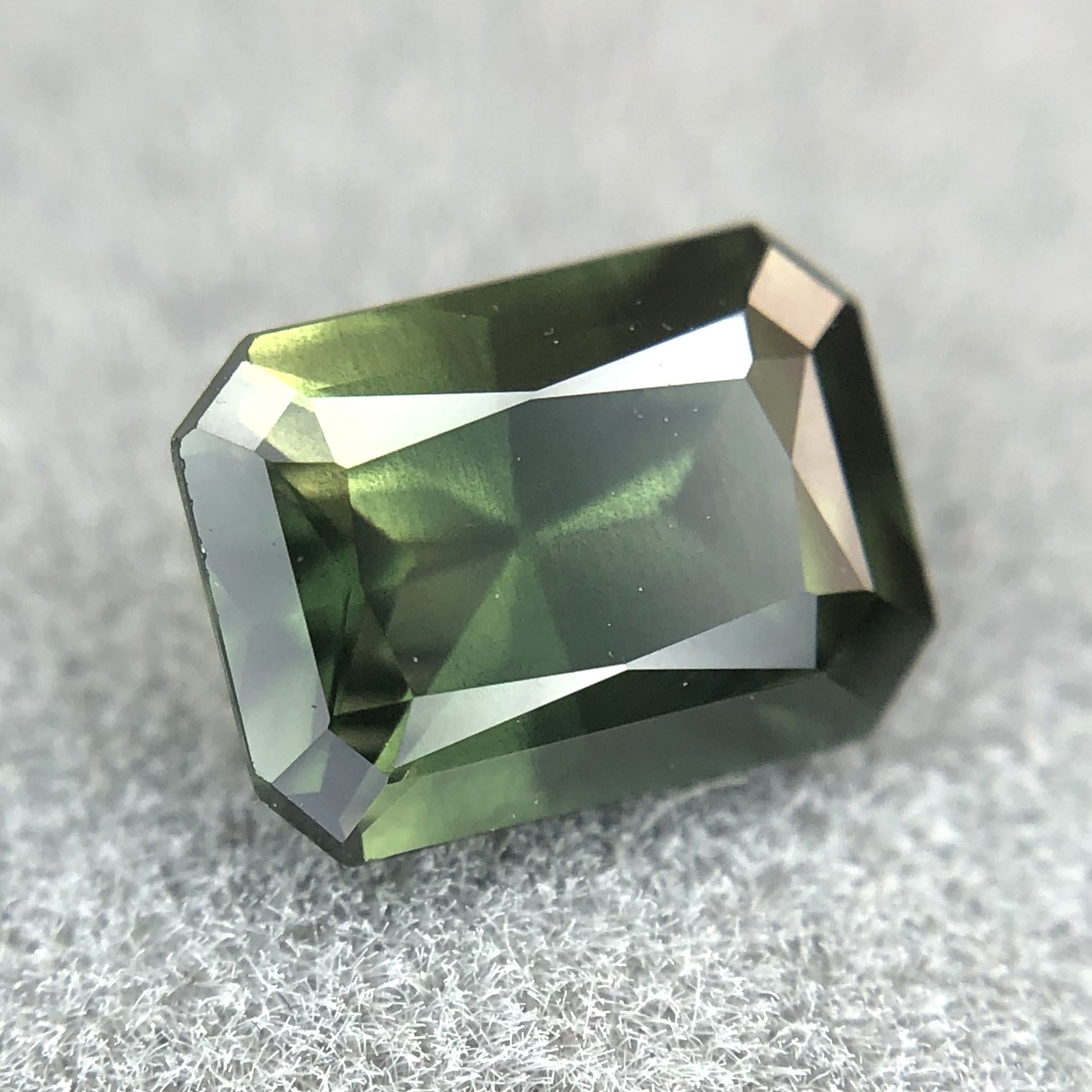 1.06ct Radiant Brilliant Cut Sapphire 1.06ct Radiant Brilliant Cut Sapphire