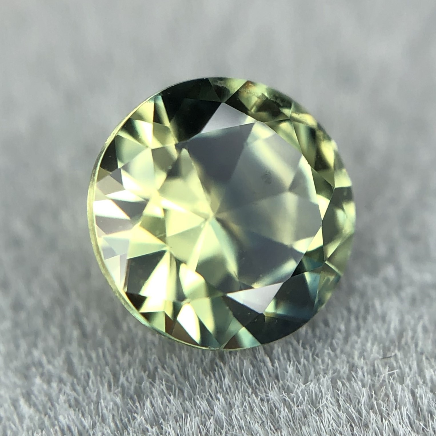 0.96ct Round Brilliant Cut Sapphire