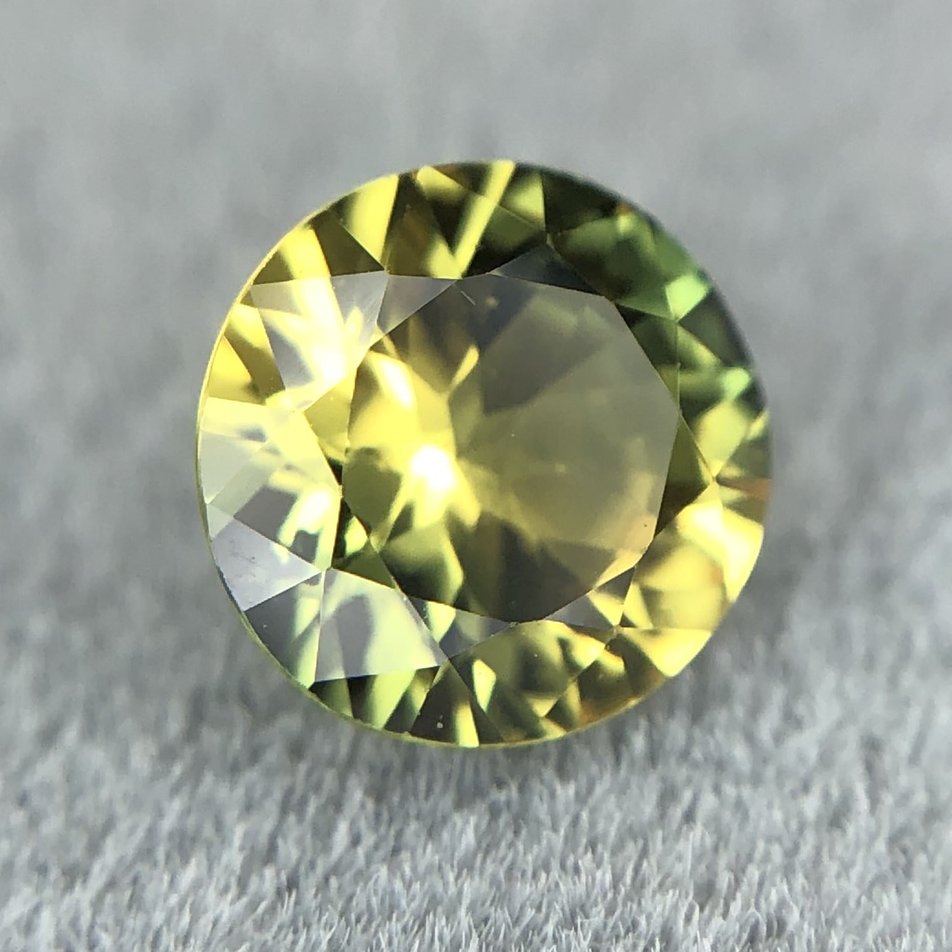 0.89ct Round Brilliant Cut Sapphire 0.89ct Round Brilliant Cut Sapphire