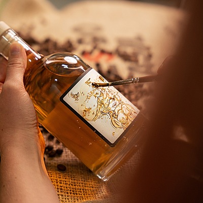 EAU-DE-VIE DE GRAINS AU CAFÉ (web) EAU-DE-VIE DE GRAINS AU CAFÉ (web)