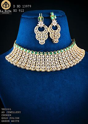V385: Beautiful Gold Polish AD Stone Choker Set