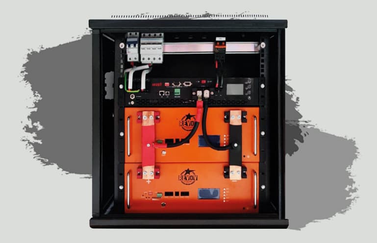 12.0 kW Blue Mountain 3-Phase Hybrid - REVOV Combo, c/w 5x 5.12 kWh Lithium Batteries