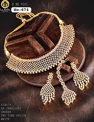 V387: Beautiful Two Tone Polish Choker Set