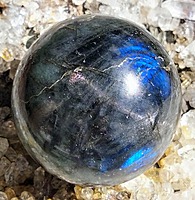 Labradorite Sphere (India) Labradorite Sphere (India)