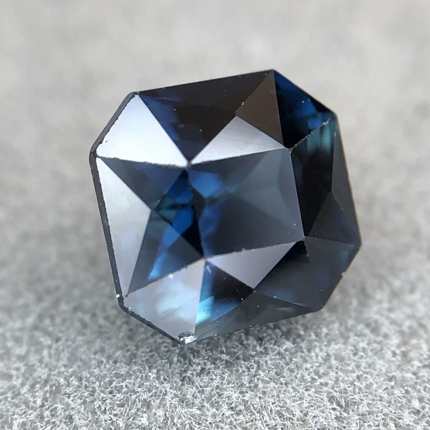 1.03ct Octagon Step Cut Sapphire 1.03ct Octagon Step Cut Sapphire
