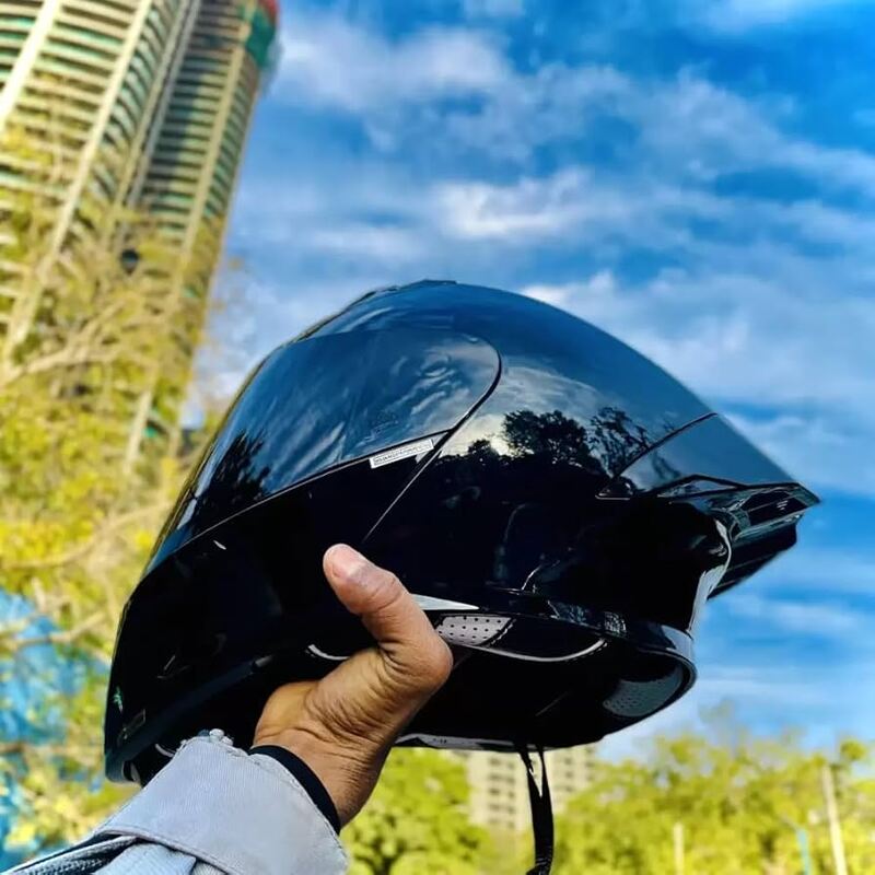 STEELBIRD SBA-20 ISS GLOSSY BLACK C/V 620 MM WITH EXTRA SMOKE VISOR