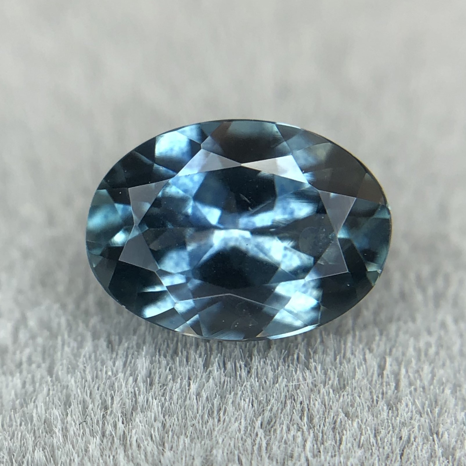 0.95ct Oval Mixed Cut Sapphire 0.95ct Oval Mixed Cut Sapphire