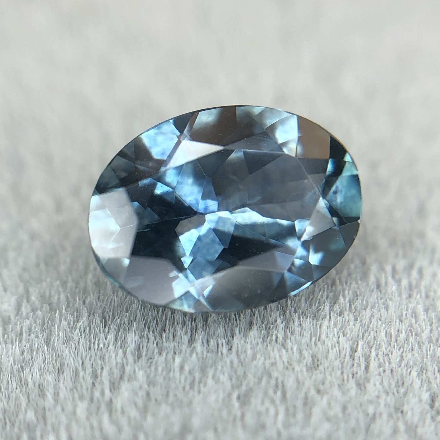 0.95ct Oval Mixed Cut Sapphire 0.95ct Oval Mixed Cut Sapphire