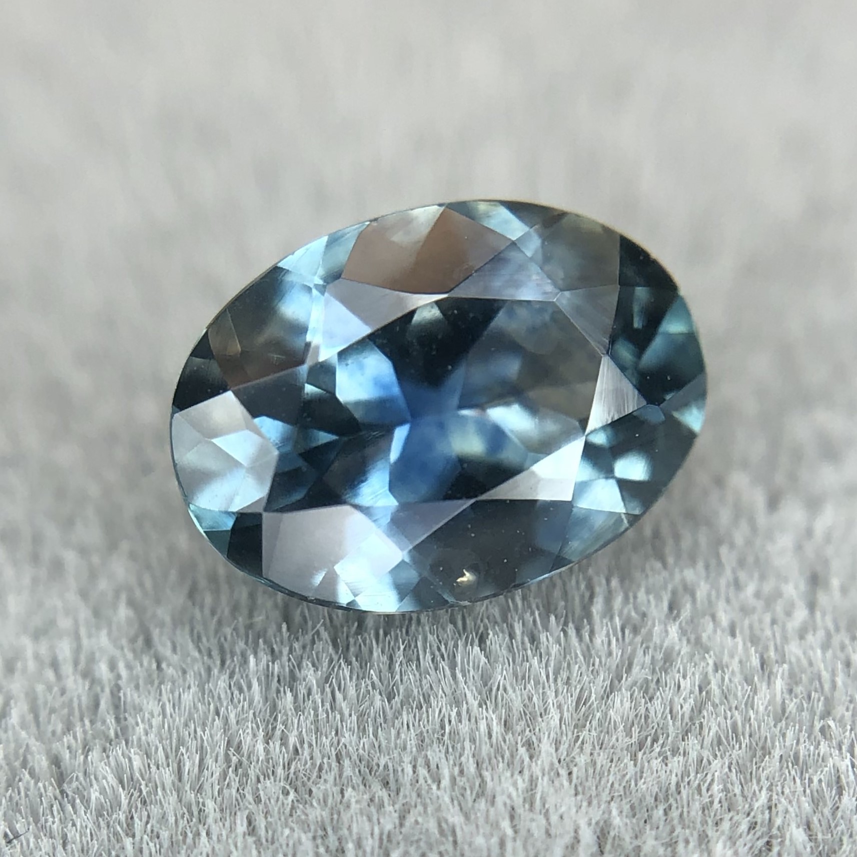 0.95ct Oval Mixed Cut Sapphire 0.95ct Oval Mixed Cut Sapphire